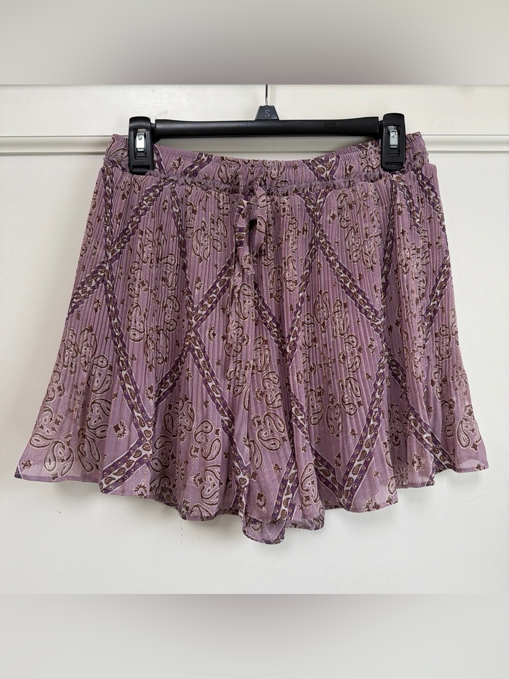 NWT Mystree Lavender Paisley Pleated Chiffon Shorts Skort Style Gold Shimmer
